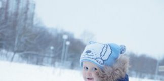 Как выбрать размер зимнего комбинезона для ребенка до года